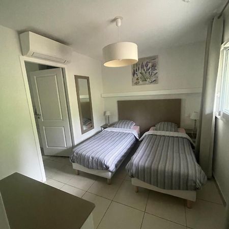 Meuble 6 Personnes Apartment Remoulins Exterior photo